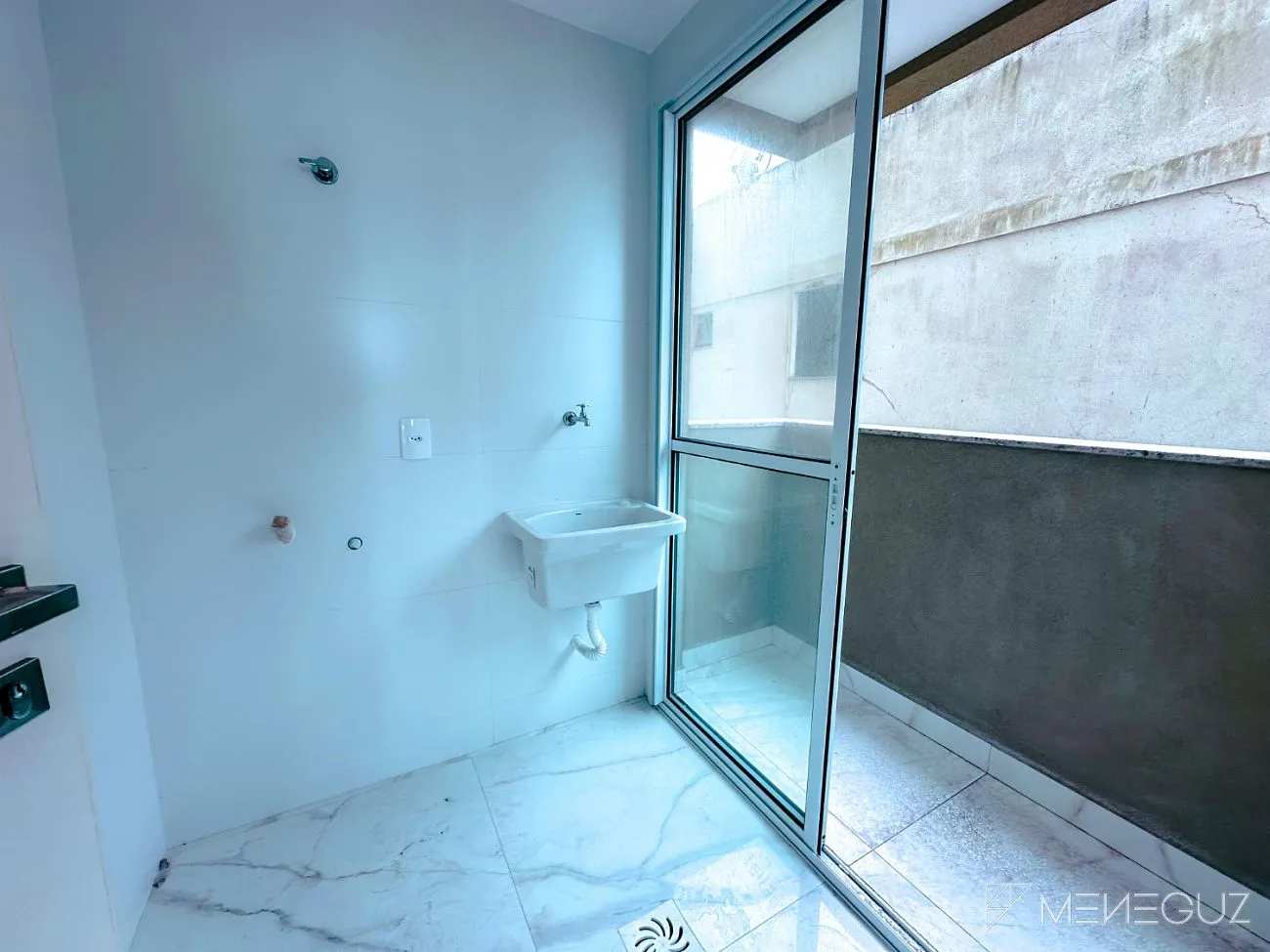 Imagem Amplo apartamento com 4 suítes de frente total para o mar da Praia do Morro em Guarapari