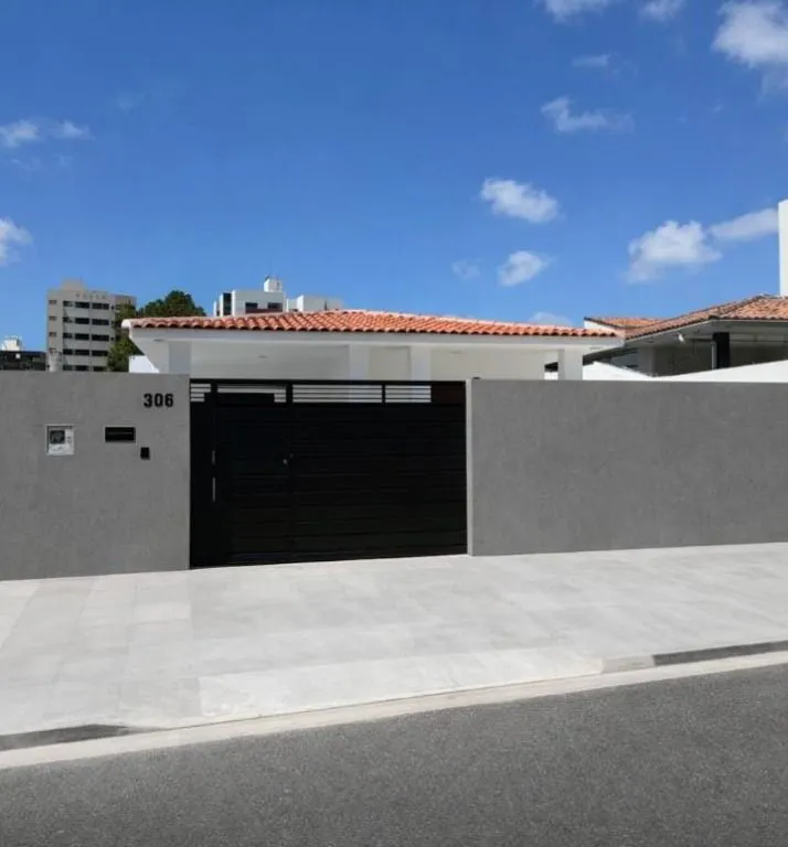 Foto do imóvel Casa com 270m² nos Bancários, 3 quartos, piscina e 2 vagas. Localização estratégica no Jardim Cidade Universitária.