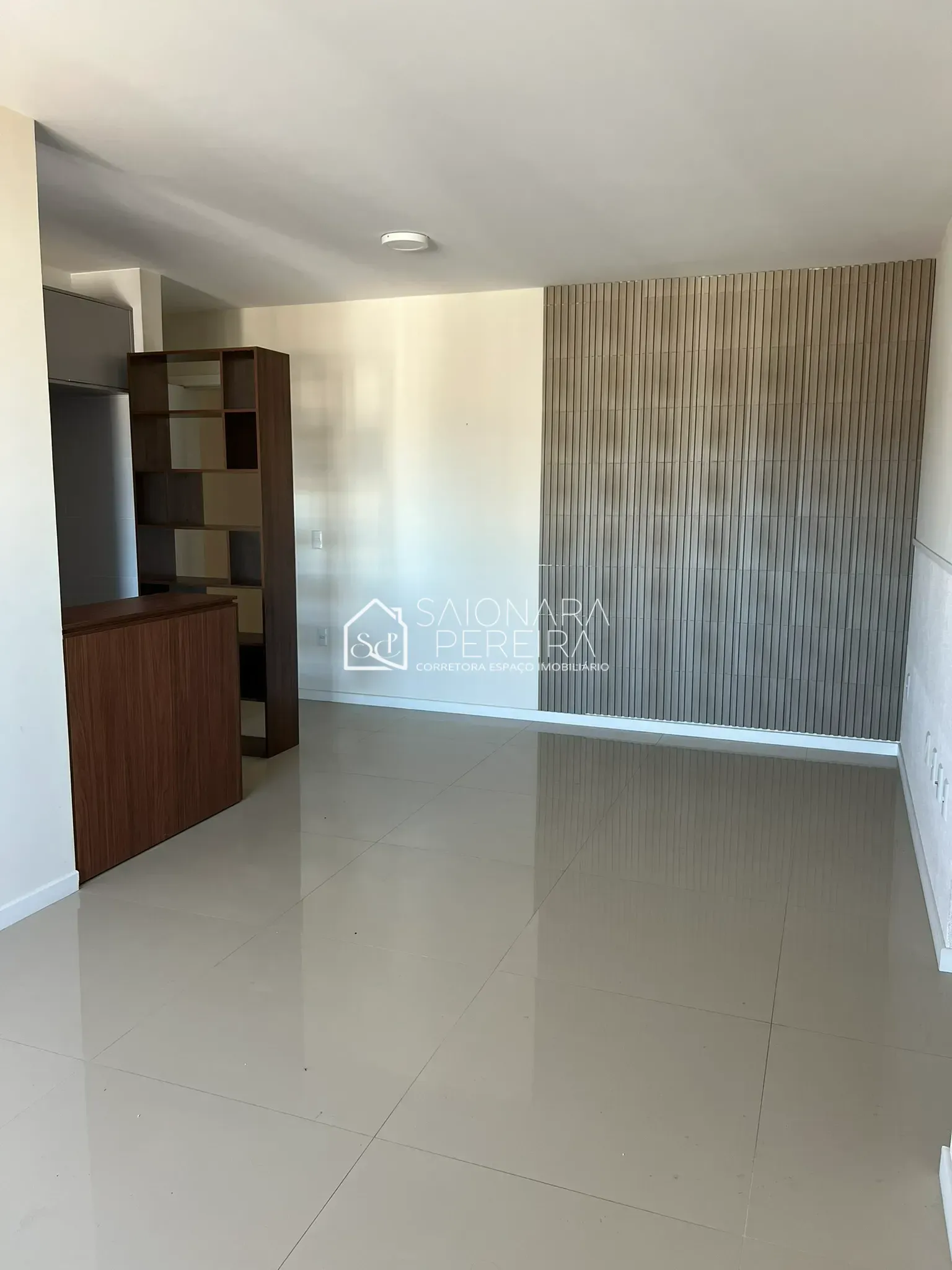 Imagem Apartamento com 2 dormitórios e suíte à venda no bairro Campinas, São José - SC