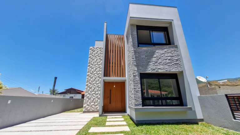 Imagem Espetacular Casa à Venda na Praia do Siriú em Garopaba: Seu Paraíso à Beira-Mar!