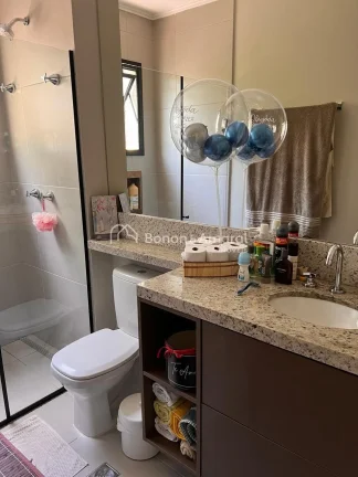 Imagem Este sobrado de aproximadamente 94m² no Condomínio Carpe Diem, no Parque Taquaral, reúne conforto...