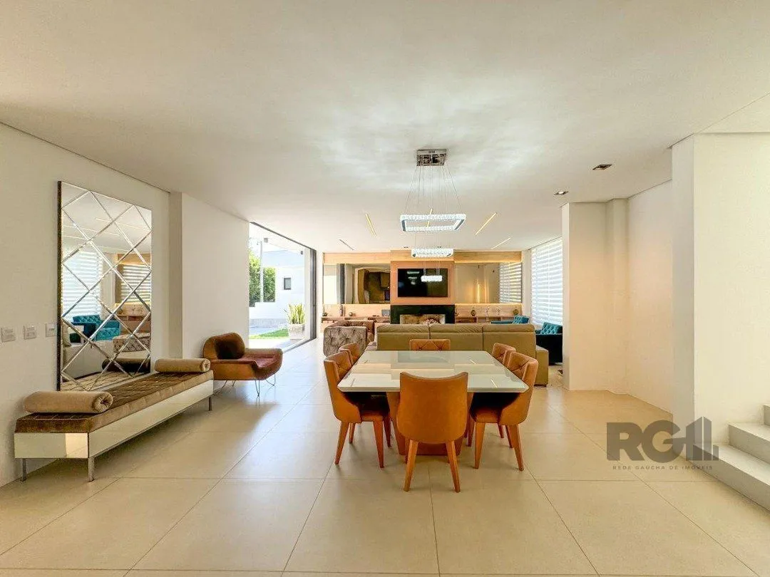 Imagem Casa Condominio para Venda - 340m², 4 dormitórios, sendo 4 suites, 4 vagas - Alphaville