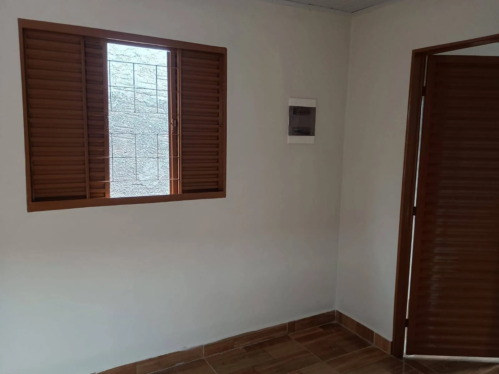 Imagem Casa de um quarto no barro lixeira