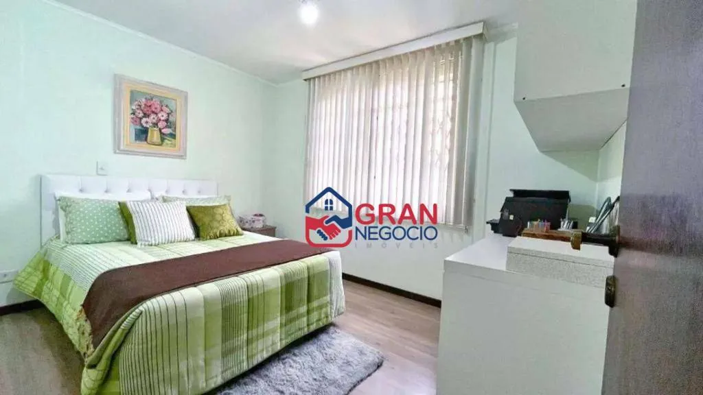 Imagem Casa Térrea Com Amplo Terreno - Santa Felicidade