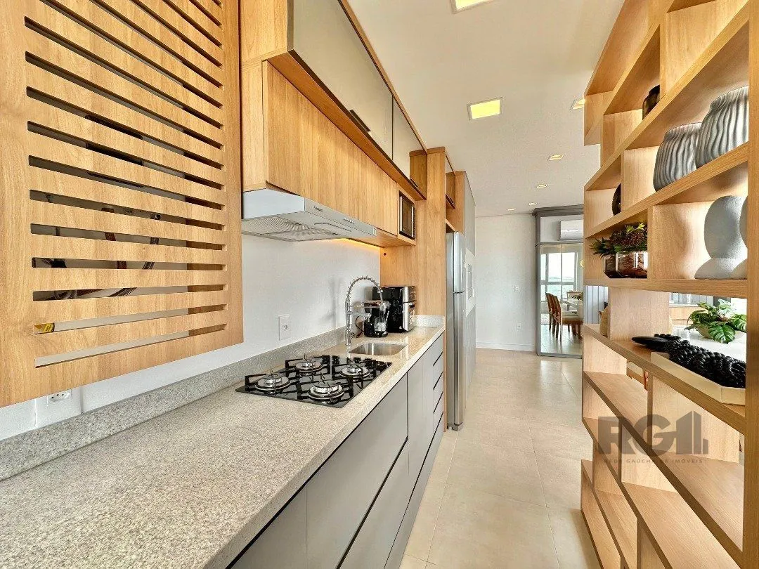 Imagem Com 03 suítes, lavabo, e totalmente mobiliado e decorado,