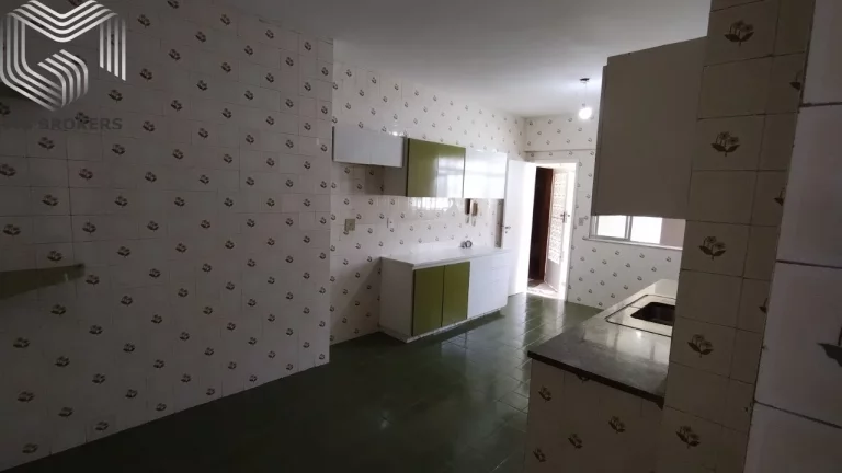 Imagem Imóvel Exclusivo na Tijuca: Apartamento com 4 Quartos, 2 Suítes, 3 Salas, 4 Vagas de Garagem e 160m² - Rio de Janeiro-RJ