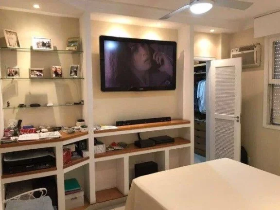 Imagem Apartamento no Centro de São Vicente pertinho da Praia do Gonzaguinha, frente com varanda, 3 dorms (1Suite) e 1 vaga.