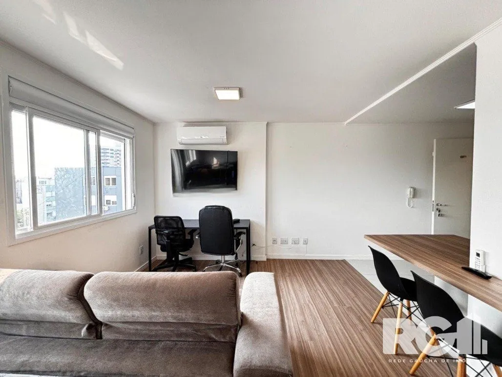 Imagem Apartamento pra investidor, 1 dormitório 51m², privativos 01 vaga locado. TOTALMENTE MOBILIADO R. Plácido de Castro - Azenha - Porto Alegre