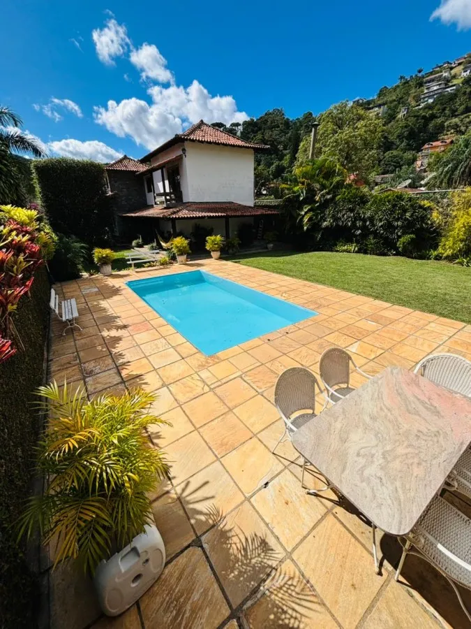 Imagem Casa para Locação em Petrópolis / RJ no bairro Nogueira