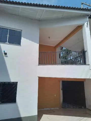 Imagem VENDA DE CASA NO JORDANÓPOLIS, EM ARUJÁ/ SP, 150M², c/ 3 dorm, sendo 2 suítes, 3 salas, cozinha, escritório, lavanderia e 4 vagas p/ auto. CONSULTE-