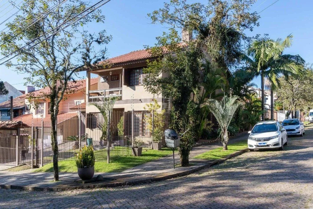 Imagem Casa a venda com piscina, 4 quartos, sendo 1 suite, 3 vagas