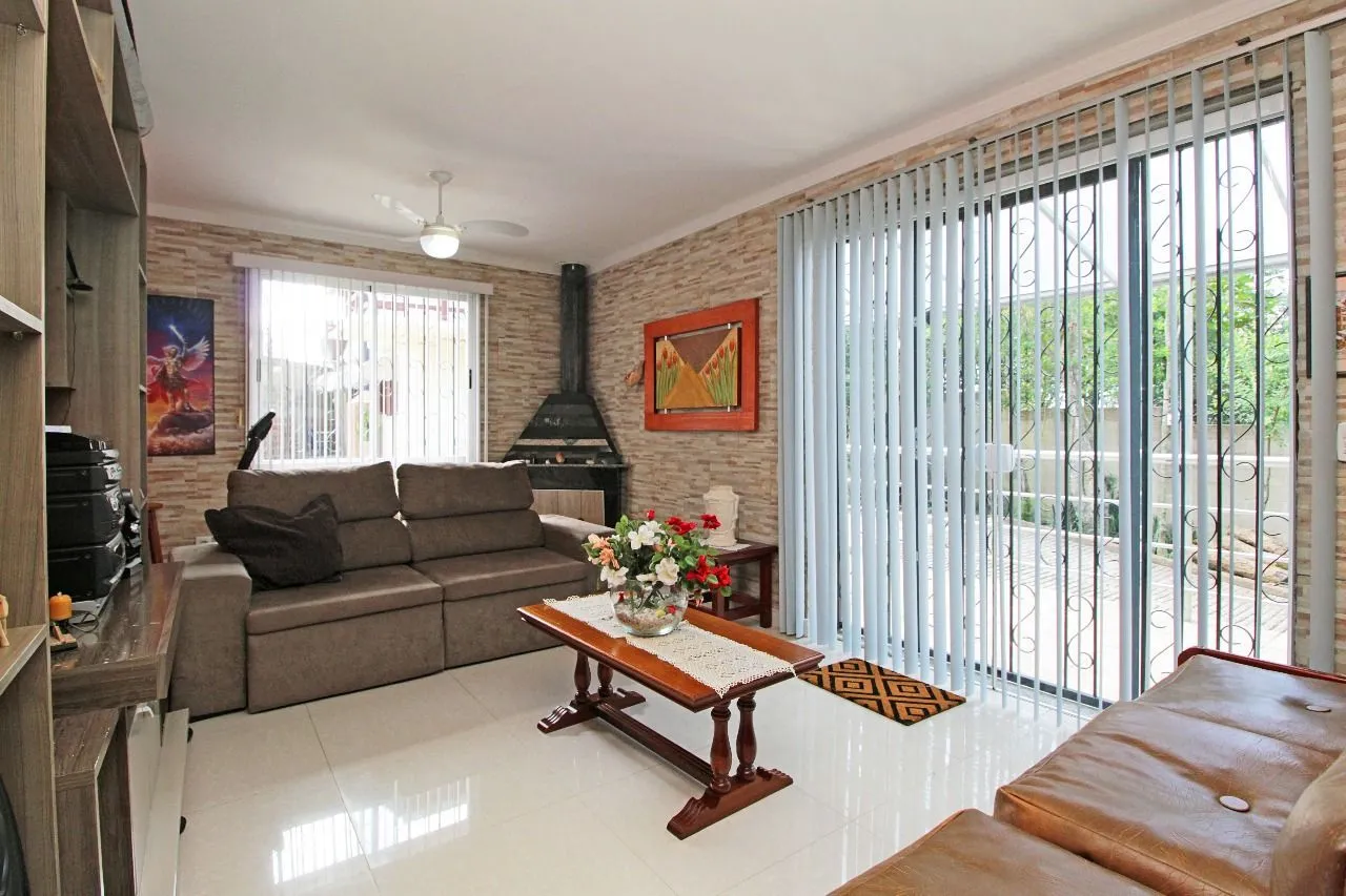 Imagem Duas casas em meio a muita natureza