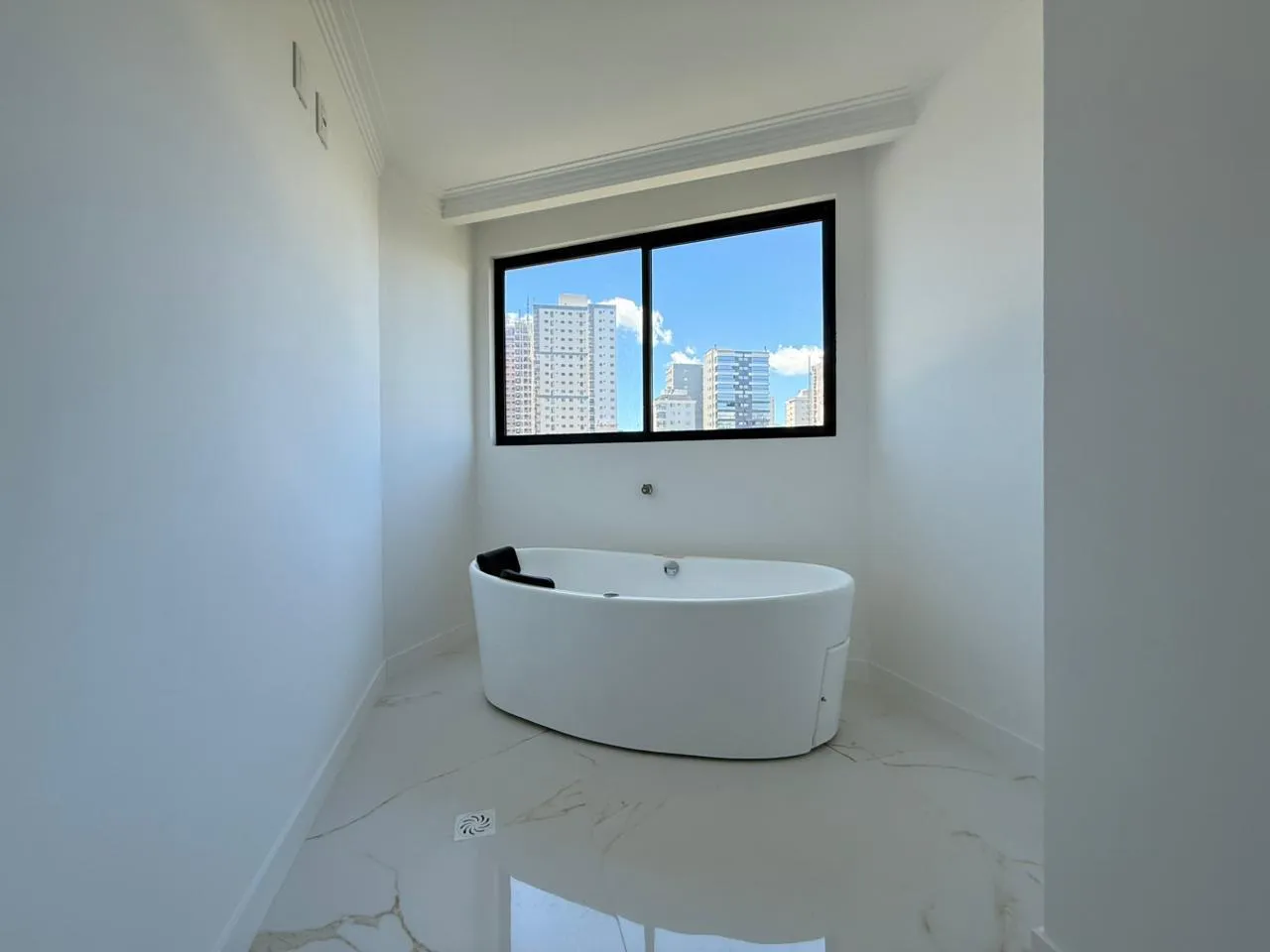 Imagem Apartamento com vista para o mar à venda com 163.1m2 por R$ 5.450.000,00