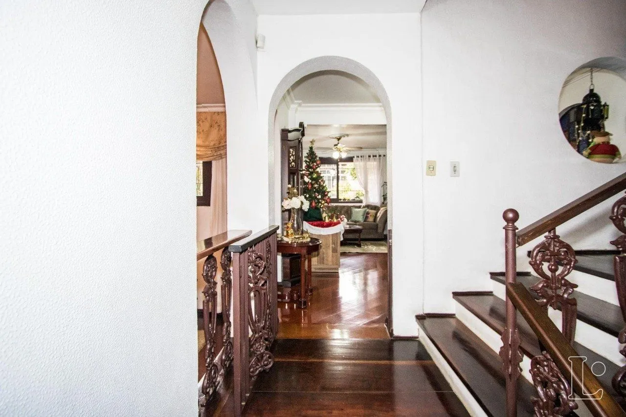 Imagem Casa para Venda - 485m², 4 dormitórios, sendo 1 suites, 3 vagas - Cristal