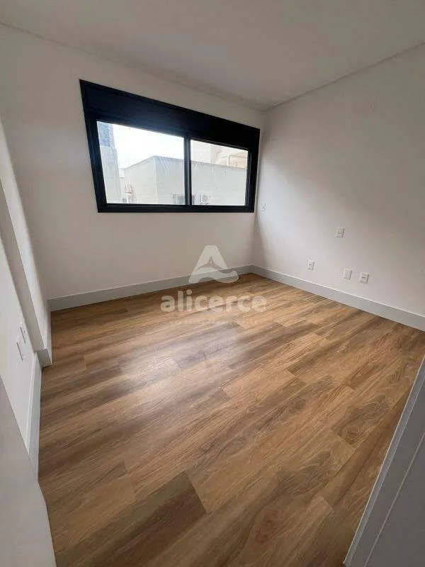 Imagem Apartamento à venda com 3 quartos 3 suítes, 205,02m² em Canto Florianópolis