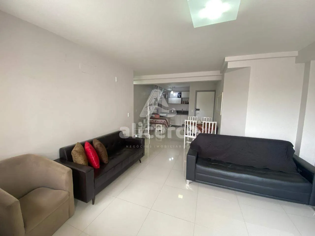Imagem Cobertura Duplex à venda l 3 quartos, 1 suíte l140m² l Cachoeira do Bom Jesus - Florianópolis/SC