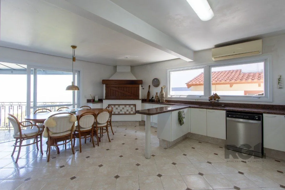Imagem Casa deslumbrante vista do Guaiba, 3 dormitórios, sendo 1 suite master com closet e banheira de hidro com vista para o rio