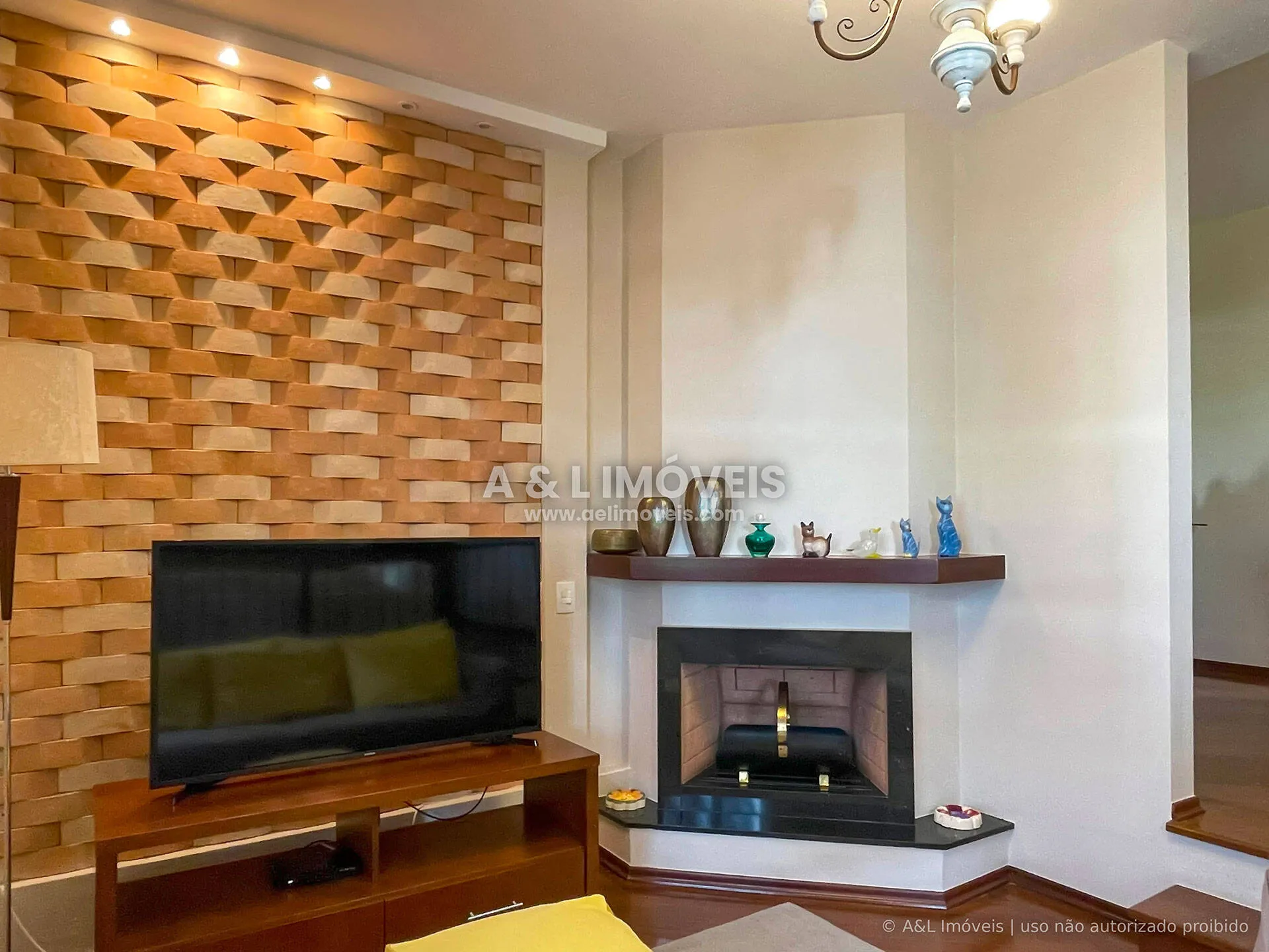 Imagem Apartamento à Venda no Capivari - 4 Dormitórios, SPA e 400 m da Praça