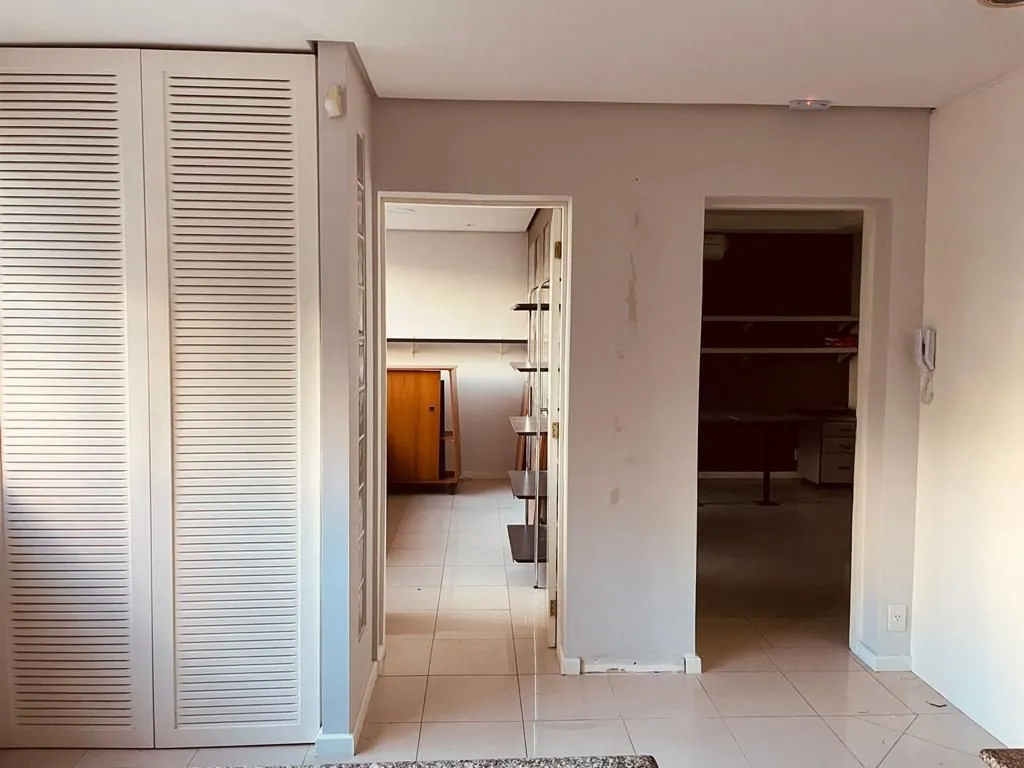 Imagem Sala comercial à venda em Porto Alegre, Moinhos de Vento, 32.71m2
