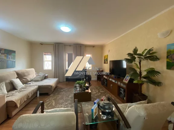 Foto do imóvel Casa à venda em Campinas-SP, no bairro Parque São Quirino: 3 quartos, 1 suíte, 3 banheiros, 4 vagas e 179,50 m²!