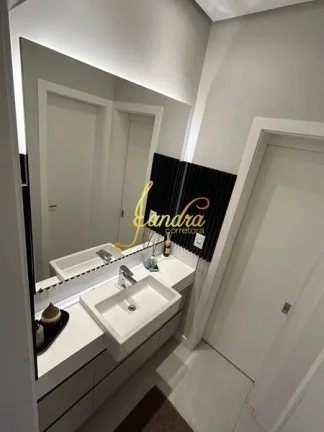 Imagem Excelente sobrado em Condomínio com 04 suítes mobiliada