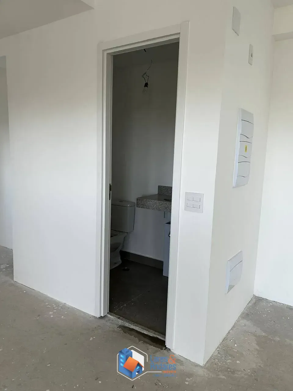 Imagem APARTAMENTO À VENDA COM 90 M², COM 2 DORMS. (2 SUÍTES), SACADA, 2 VGS NO CENTRO COMERCIAL JUBRAN, BARUERI - SP.