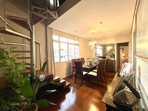 Imagem Cobertura à Venda com 150m², 3 Quartos, 2 Suítes e 4 Vagas -Excelente Local