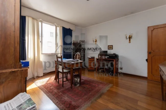 Imagem Belíssimo apartamento, amplo e bem distribuído, totalmente reformado, living para 02 ambientes, te...