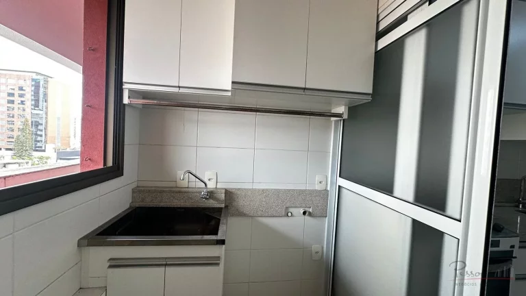Imagem Apartamento com 93m² de área privativa, semimobiliado, 3 dormitórios (sendo 1 suíte), 1 banheiro...
