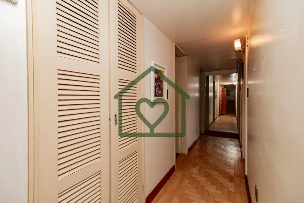 Imagem Apartamento com 3 dormítórios, 1 suíte gigante e mais dependência completa. A planta do imóvel ...