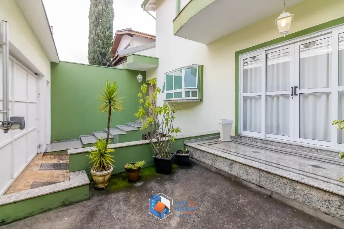 Imagem Sobrado para venda em Jardim Maria Estela com 3 quartos, sendo 3 suítes, 500m²