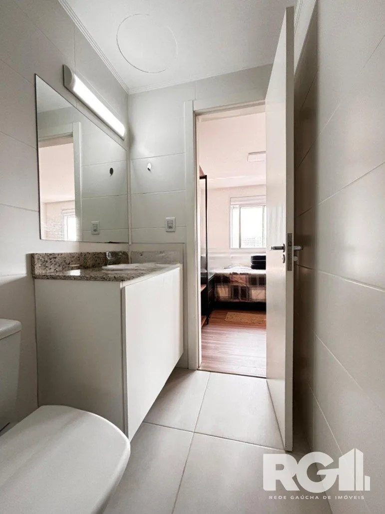 Imagem Apartamento pra investidor, 1 dormitório 51m², privativos 01 vaga locado. TOTALMENTE MOBILIADO R. Plácido de Castro - Azenha - Porto Alegre