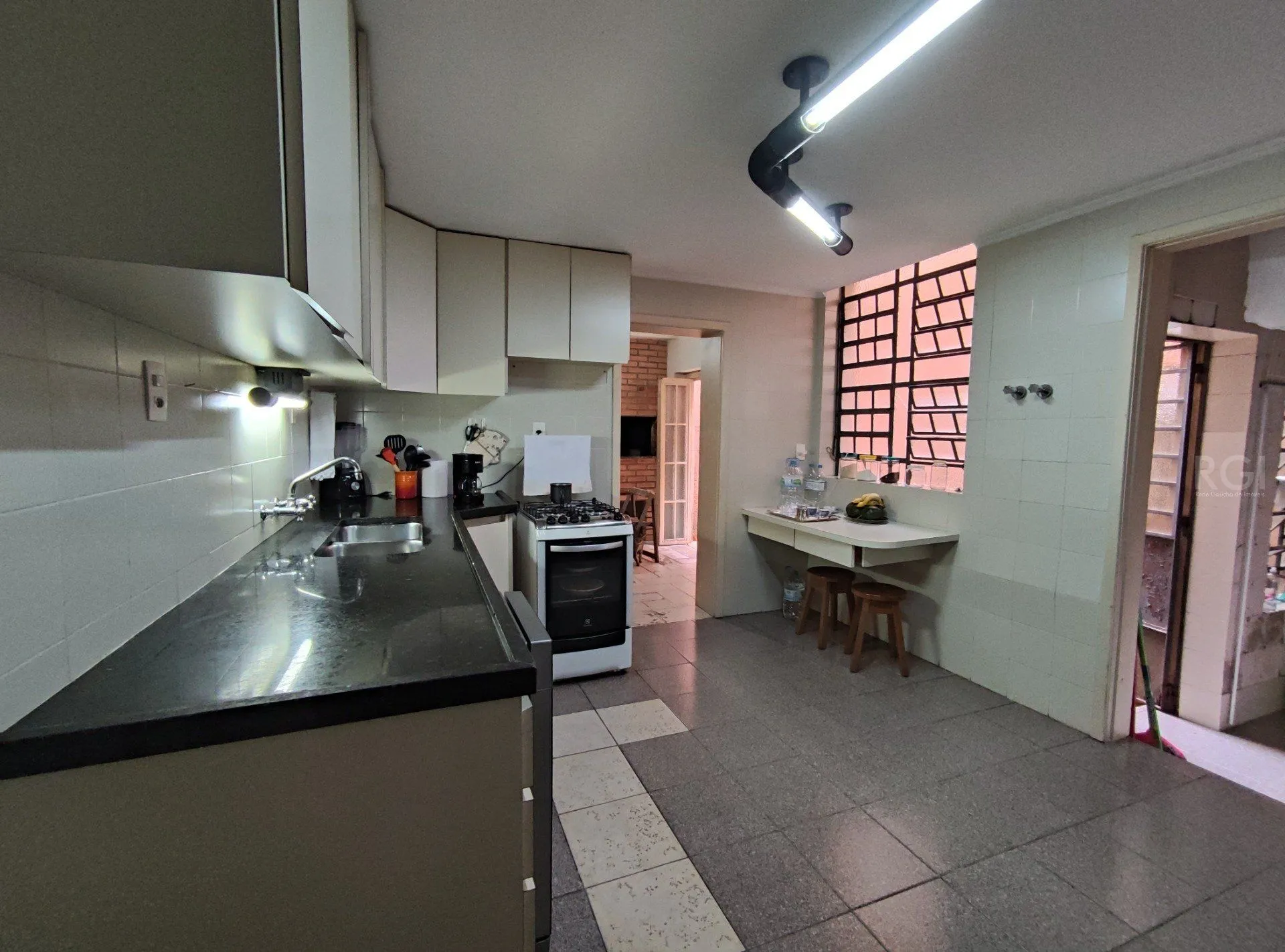 Imagem Sobrado para Venda - 345m², 4 dormitórios, sendo 2 suites, 2 vagas - Independência