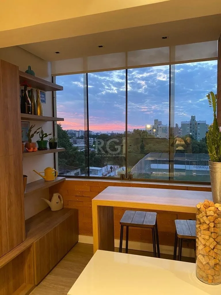 Imagem Excelente apartamento mobiliado de 2 dormitórios e 1 vaga de garagem