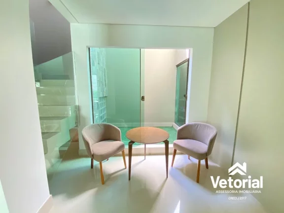 Imagem Casa de luxo à venda em Barreiras-BA, bairro Renato Gonçalves: 4 quartos, 3 suítes, 3 salas, 2 banheiros, 4 vagas, 400m². Confira!