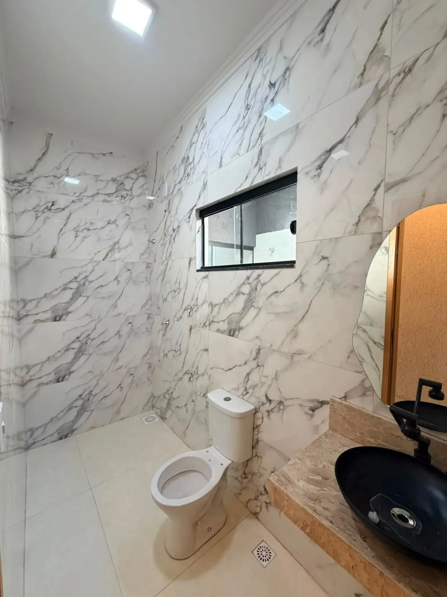 Imagem Casa 2/4 C Suite No Setor Barcelos Em Trindade