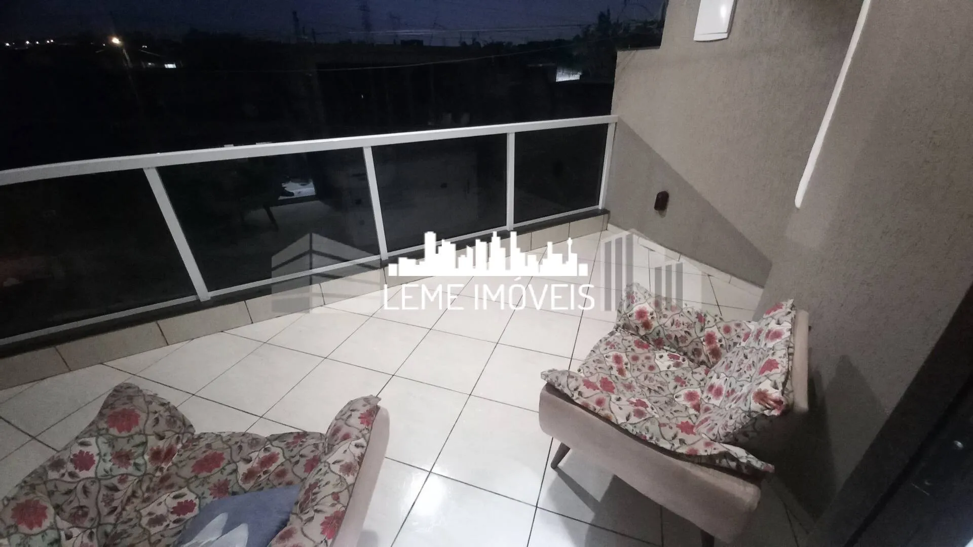 Imagem SOBRADO AMPLO COM DOCUMENTAÇÃO 100%!!! FINANCIE E UTILIZE O FGTS!!!