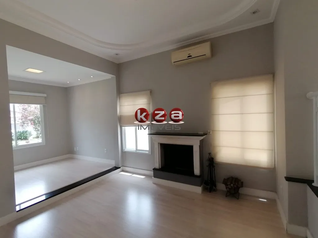 Imagem Casa de Alto Padrão em Condomínio Exclusivo em Vinhedo-SP: 3 Quartos, 1 Suíte, 3 Salas, 3 Banheiros, 4 Vagas de Garagem.