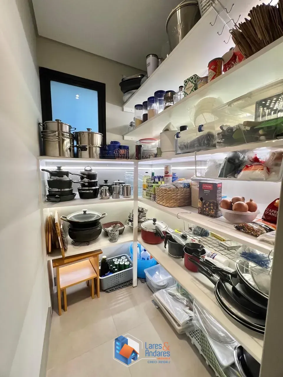 Imagem Apartamento para venda em Parque São Domingos com 3 quartos, sendo 1 suíte, 174m²