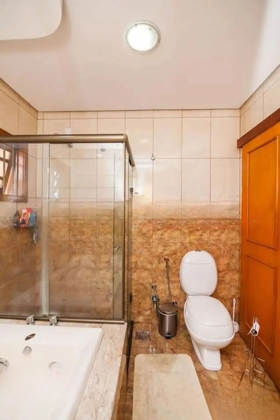 Imagem Casa de 4 dormitórios à venda no Bairro Rubem Berta, Porto Alegre.
