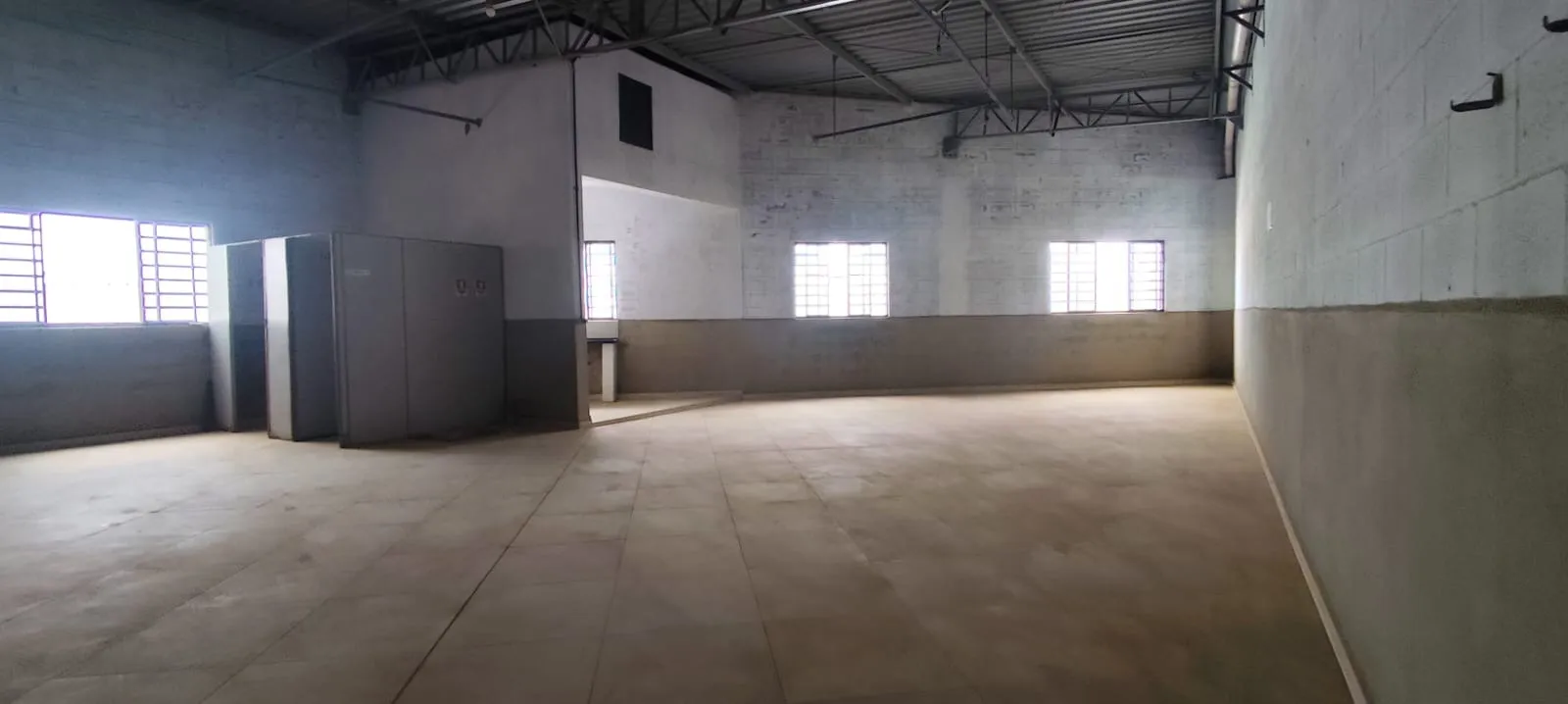 Imagem Galpão Industrial para Alugar em Sorocaba | 1.200 m² | Pé-Direito 13m | Piso 5 Ton | Zona Industrial - Éden