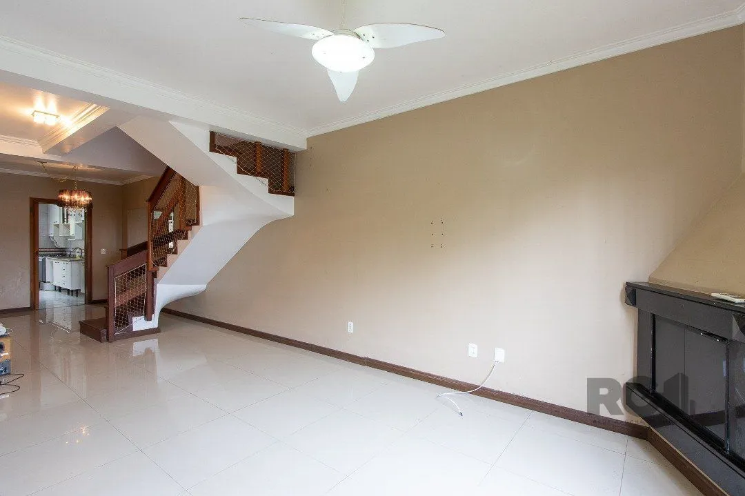 Imagem Casa de alvenaria, 3 dormitórios, 1 suíte e pátio com piscina, bairro Espírito Santo.