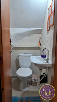 Imagem Casa de Condomínio com 02 suítes com vaga de garagem na Vila Dalila