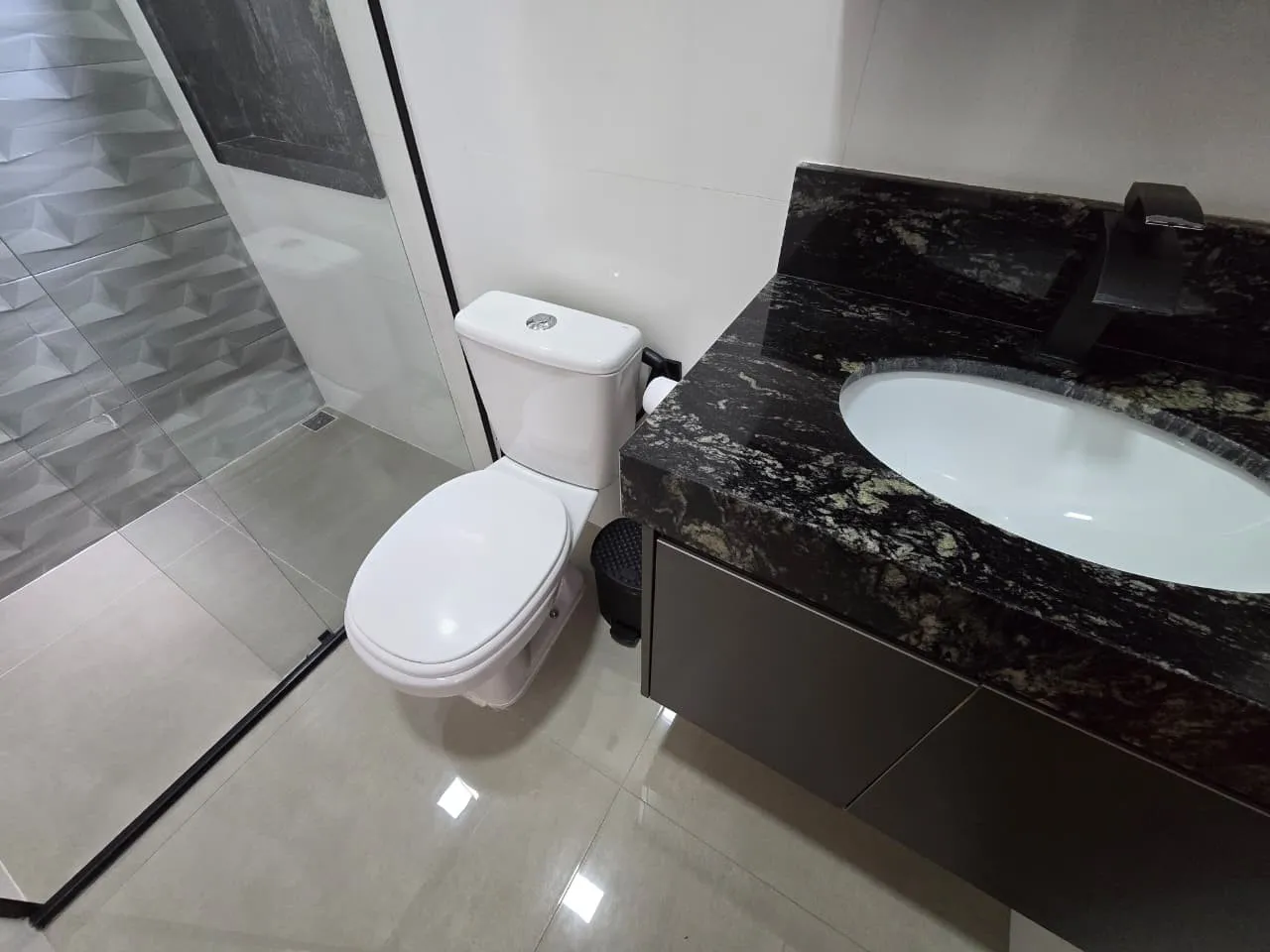 Imagem Casa para Venda em Peruíbe, Parque Balneário Oasis, 3 dormitórios, 1 suíte, 2 banheiros, 2 vagas