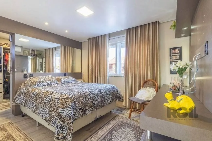 Imagem Casa 280m² - 3 dormitórios, 1 suíte, 2 vagas no bairro Jardim Itú