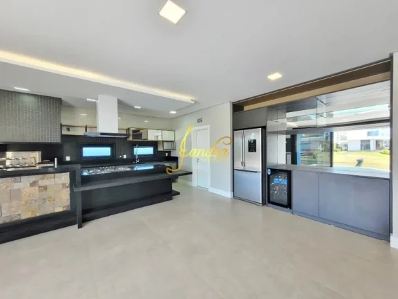 Imagem Sobrado beira de lago com 05 suítes, elevador, semi mobiliado