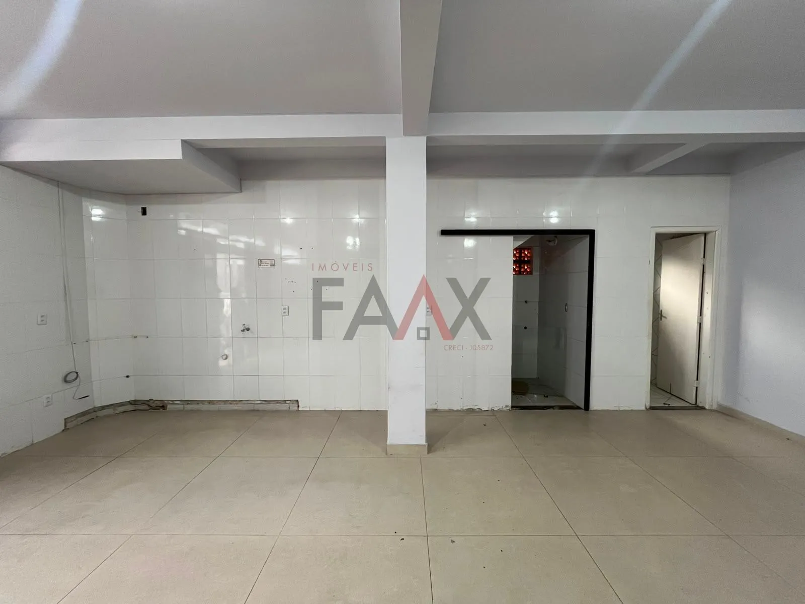 Imagem Sala Comercial 65m² na Santa Cruz com Estacionamento Próximo a Faculdades