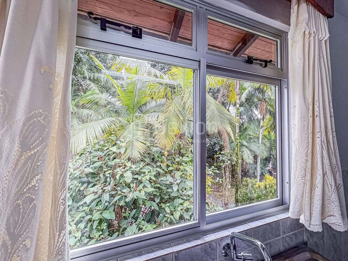 Imagem Casa com amplo terreno e potencial residencial/comercial no Centro de Rio dos Cedros