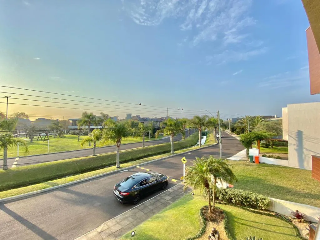 Imagem Casa em Condominio 5 Dormitórios - Bairro Zona Nova