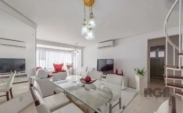 Imagem Cobertura no bairro Petrópolis de 2 dormitórios 2 vagas e piscina